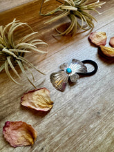 Load image into Gallery viewer, Sterling Silver Hair Tie with Kingman Turquoise
