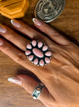 Load image into Gallery viewer, Pink Conch Cluster Ring
