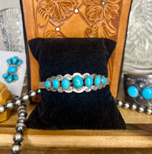 Load image into Gallery viewer, Scalloped Seven Stone Cuff

