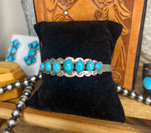 Load image into Gallery viewer, Scalloped Seven Stone Cuff
