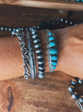 Load image into Gallery viewer, Scalloped Seven Stone Cuff
