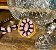 Load image into Gallery viewer, Pink Conch Cluster Ring
