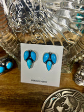 Load image into Gallery viewer, Teardrop Cluster Earrings
