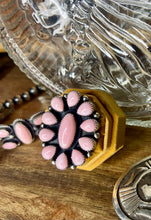 Load image into Gallery viewer, Pink Conch Cluster Ring
