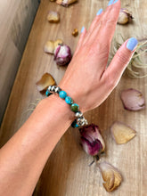 Load image into Gallery viewer, Sterling Silver Spiderweb Kingman Turquoise &amp; Ponca Pearl Memory Wire Bracelet – Fits Up to 9” Wrist – Artist Jason Ogg
